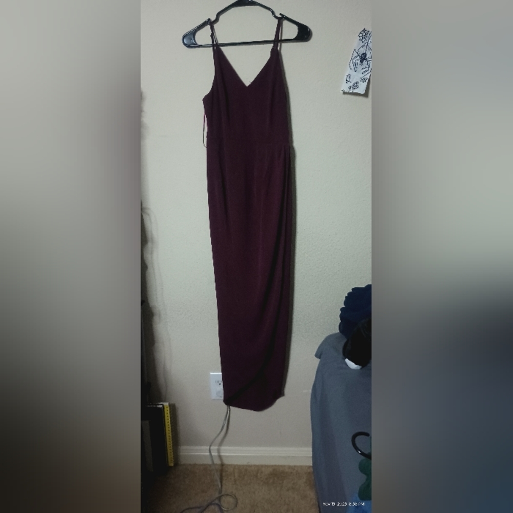 Elegant Burgundy Maxi Dress